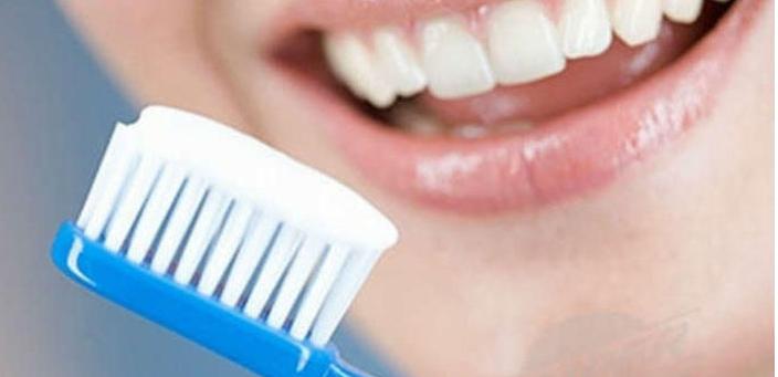 أخطاء استخدام الفرشاة قد تضر الأسنان