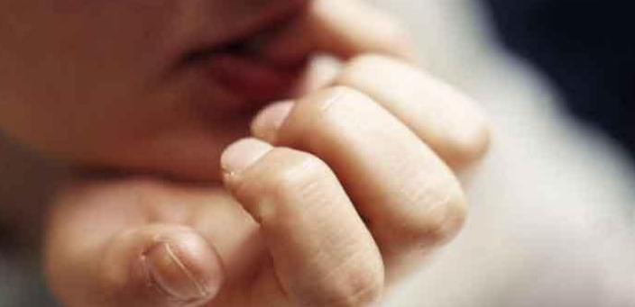 ظاهرة قضم الأظافر